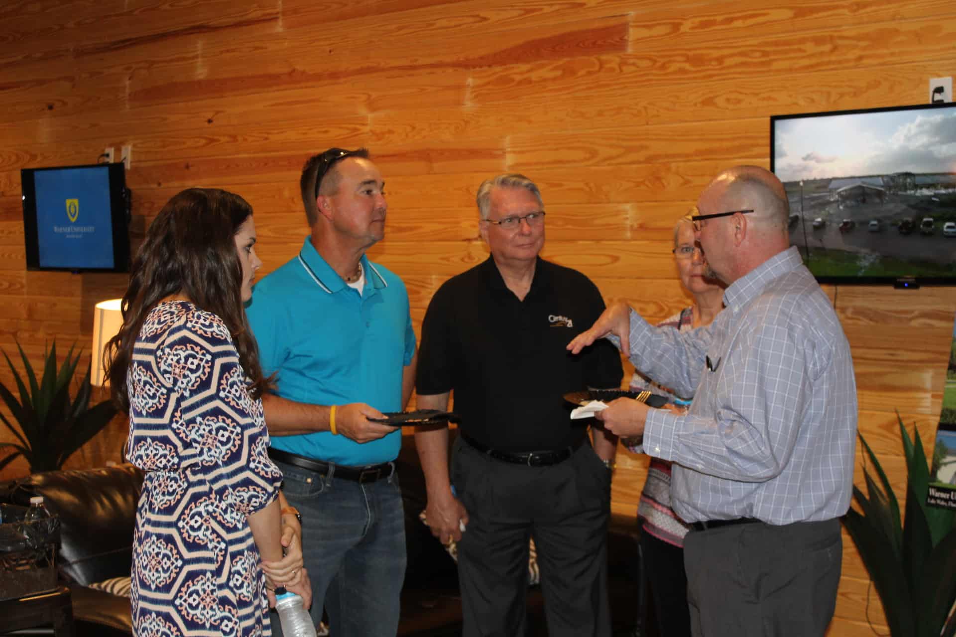 LW Chamber After-Hours Held at Warner
